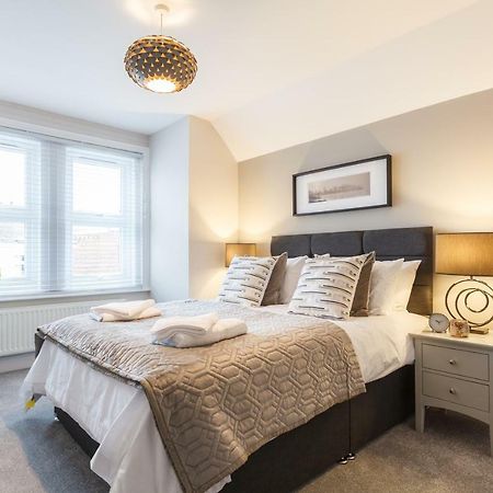 Appartamento Stylish Town Centre House - 300Mbps, Parking & Sunny Decking Bournemouth Esterno foto