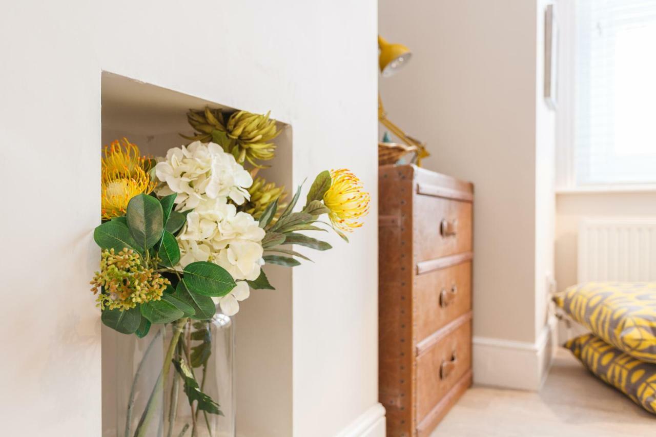 Appartamento Stylish Town Centre House - 300Mbps, Parking & Sunny Decking Bournemouth Esterno foto