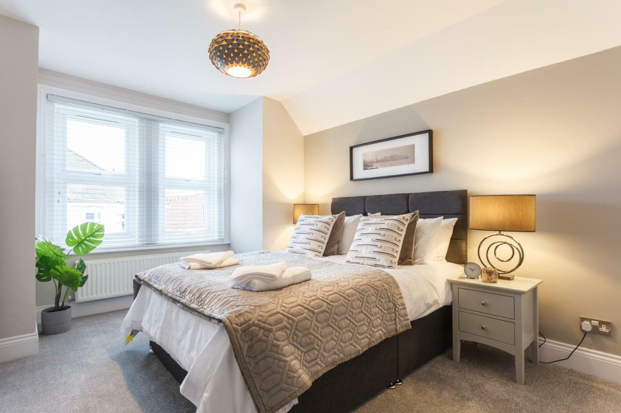 Appartamento Stylish Town Centre House - 300Mbps, Parking & Sunny Decking Bournemouth Esterno foto