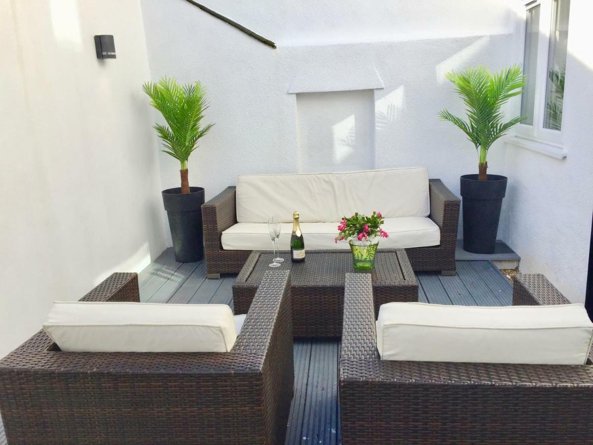 Appartamento Stylish Town Centre House - 300Mbps, Parking & Sunny Decking Bournemouth Esterno foto