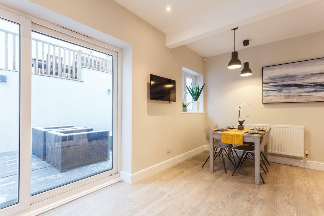 Appartamento Stylish Town Centre House - 300Mbps, Parking & Sunny Decking Bournemouth Esterno foto