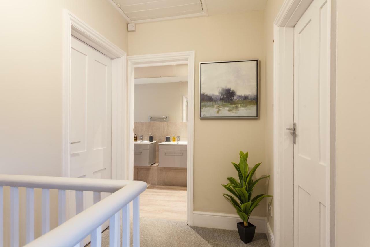 Appartamento Stylish Town Centre House - 300Mbps, Parking & Sunny Decking Bournemouth Esterno foto