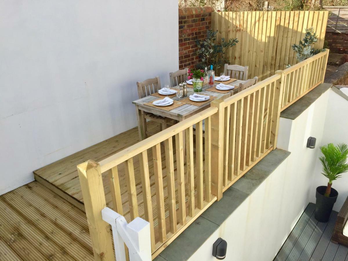 Appartamento Stylish Town Centre House - 300Mbps, Parking & Sunny Decking Bournemouth Esterno foto